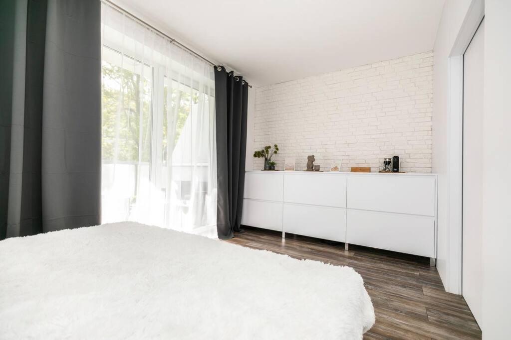 Alure Residences 1 & 24H Self Check-In, Free Parking In Front Of The Apartment Building, New Building, Terrace, Cafe With Breakfast In The Apartment Building, Next To The Aqua Park Banská Bystrica Eksteriør billede