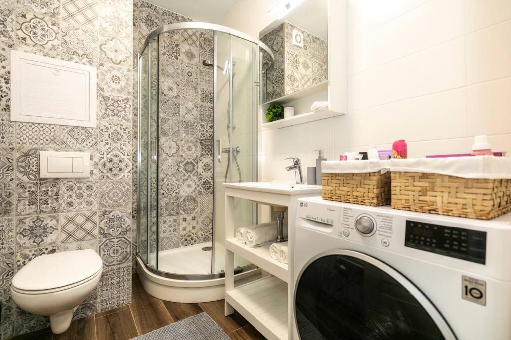 Alure Residences 1 & 24H Self Check-In, Free Parking In Front Of The Apartment Building, New Building, Terrace, Cafe With Breakfast In The Apartment Building, Next To The Aqua Park Banská Bystrica Eksteriør billede
