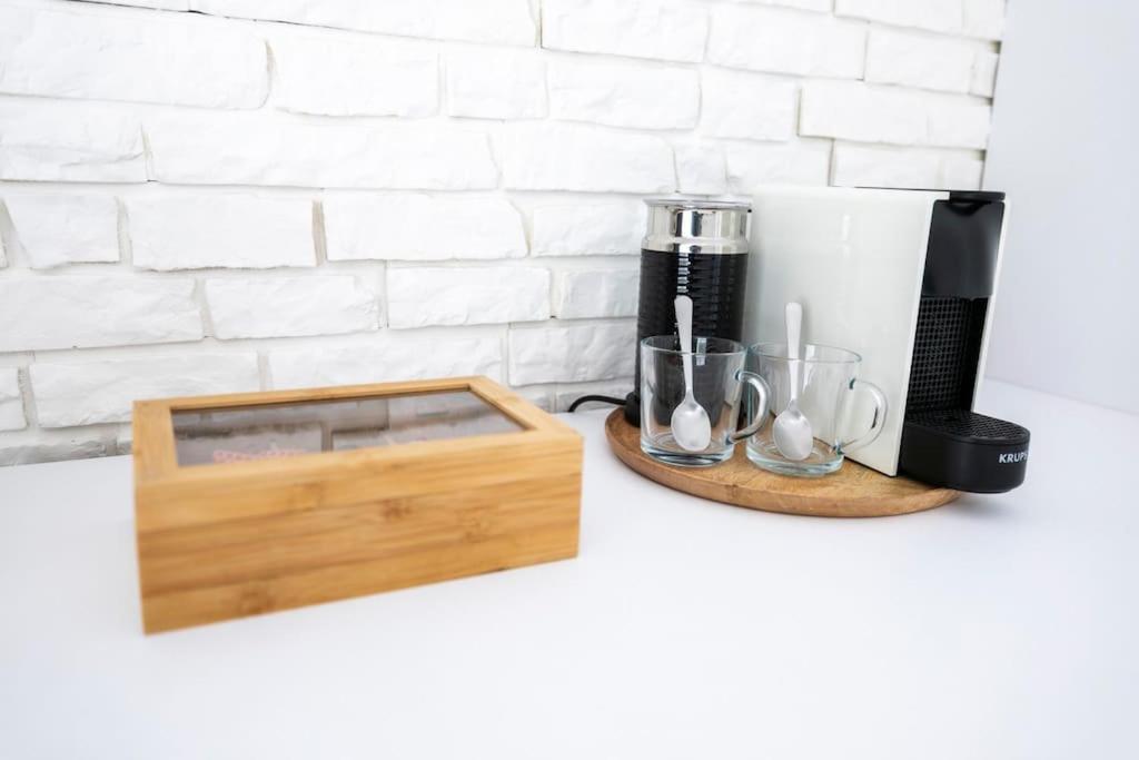 Alure Residences 1 & 24H Self Check-In, Free Parking In Front Of The Apartment Building, New Building, Terrace, Cafe With Breakfast In The Apartment Building, Next To The Aqua Park Banská Bystrica Eksteriør billede